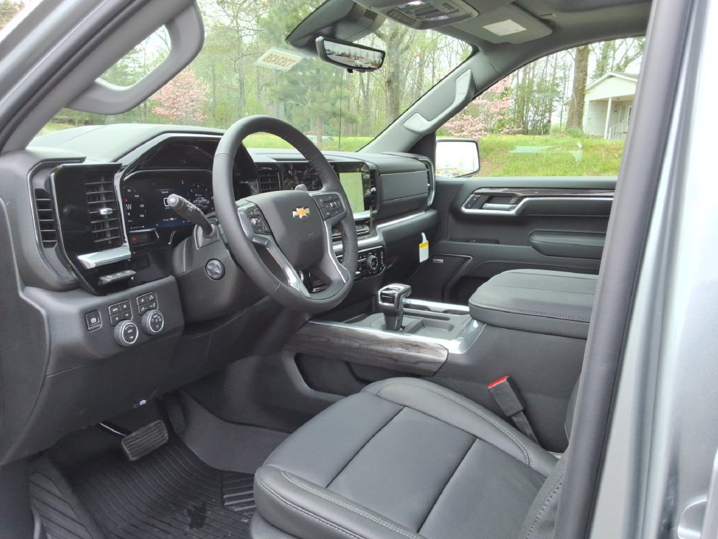New 2026 Chevrolet Silverado 1500 LTZ w/ LTZ Premium Package AWD/4WD image 22