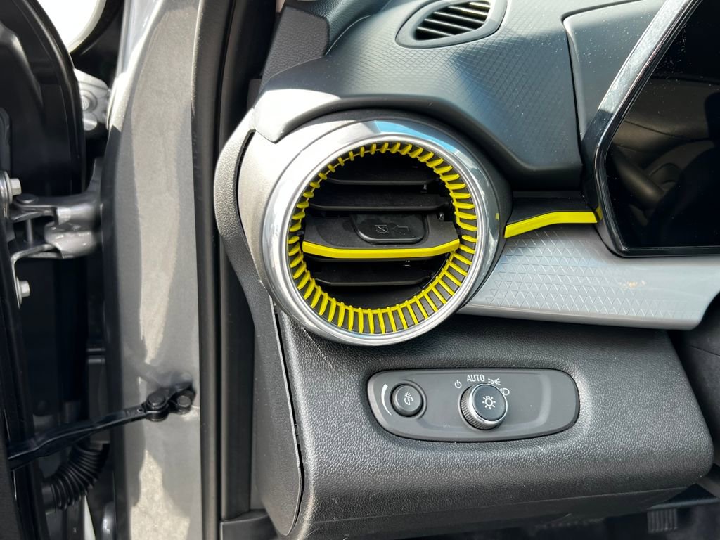 Used 2025 Chevrolet Trax LT image 16