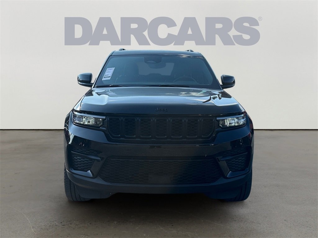 Used 2024 Jeep Grand Cherokee Altitude image 2