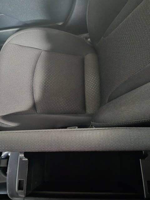 Used 2021 Toyota Prius LE AWD/4WD image 28