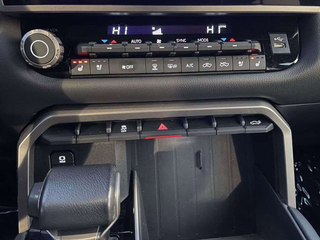 Used 2025 Toyota Tundra Limited image 40