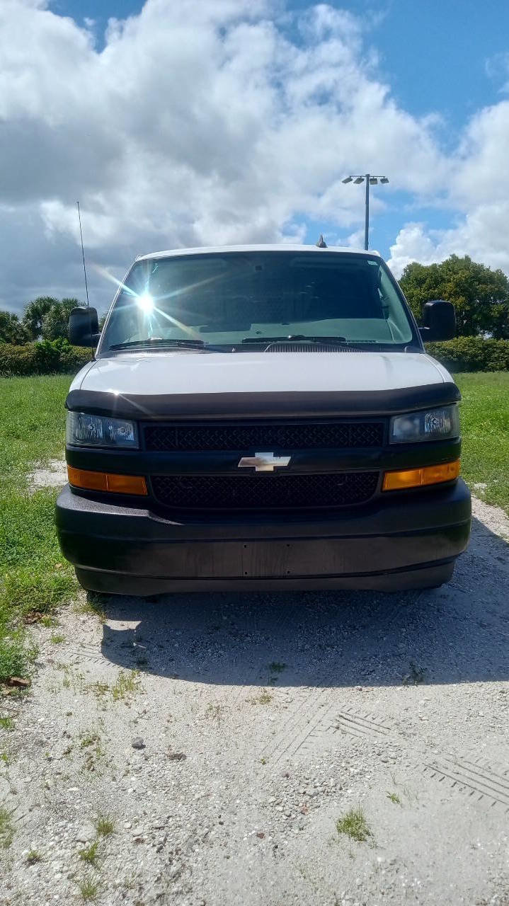 Used 2018 Chevrolet Express 2500 w/ Driver Convenience Package image 3