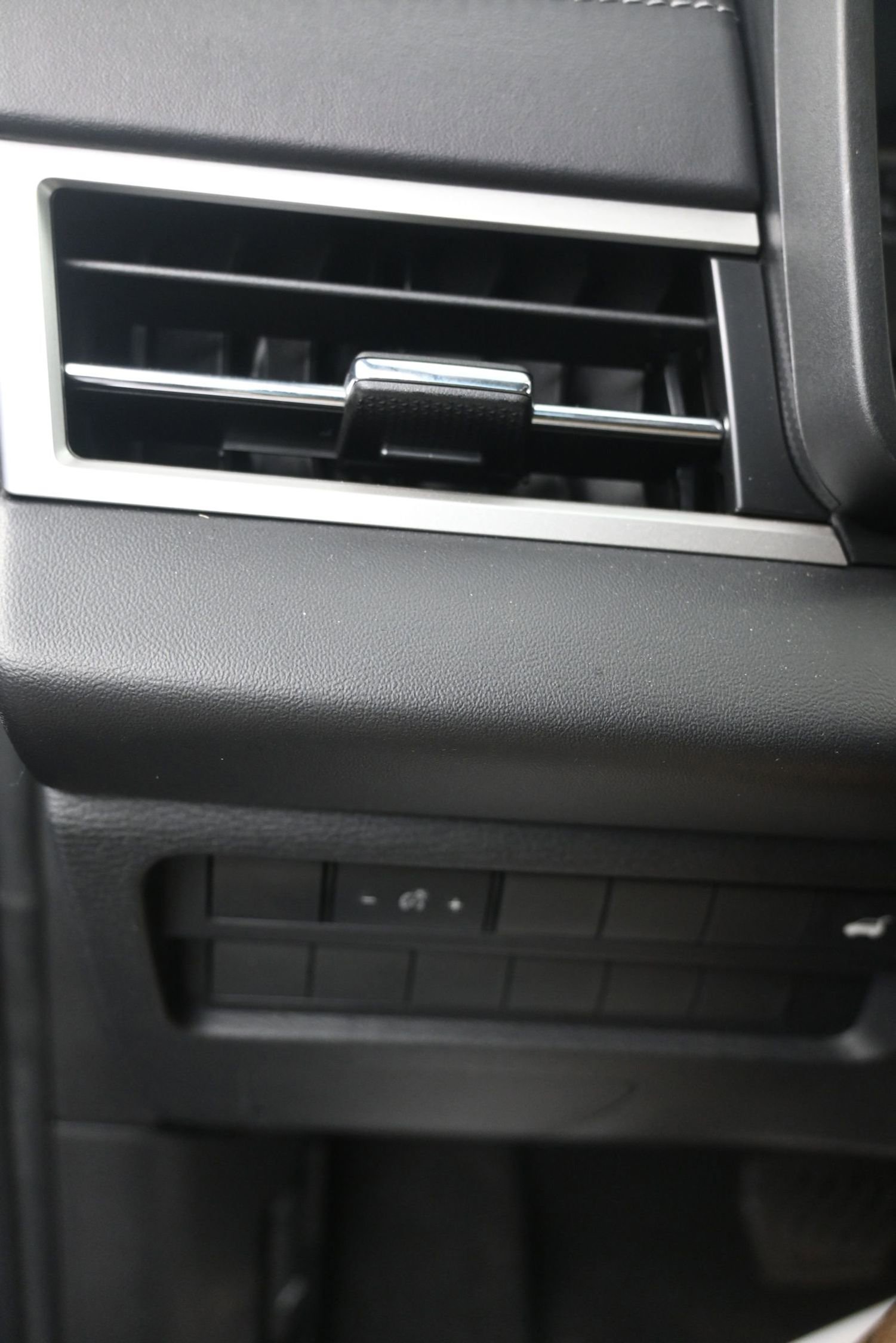 Used 2023 Mitsubishi Outlander SE AWD/4WD image 18