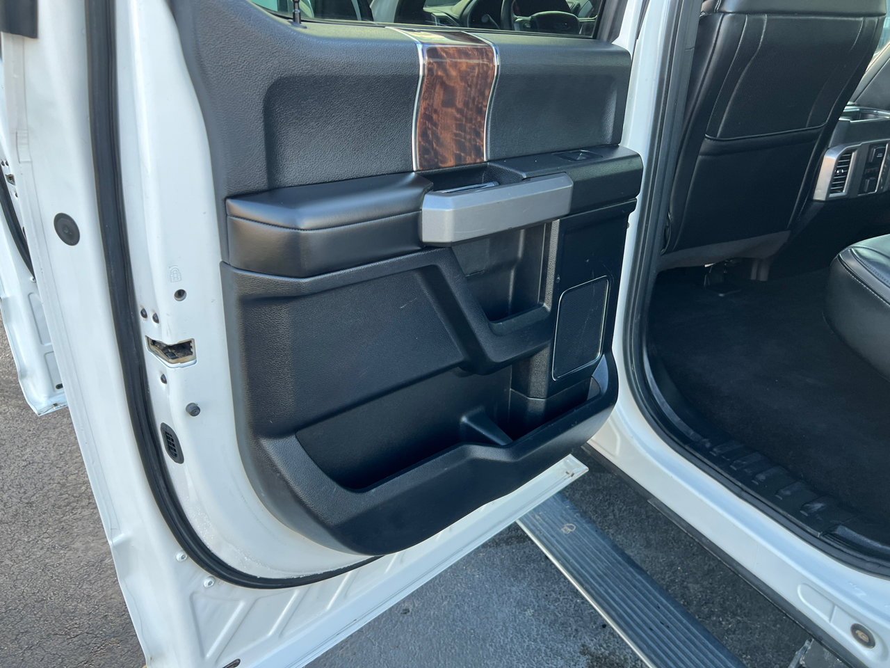 Used 2016 Ford F150 Platinum w/ Equipment Group 701A Luxury image 13