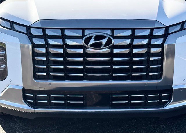 Used 2023 Hyundai Palisade Calligraphy w/ Winter Package FWD image 4