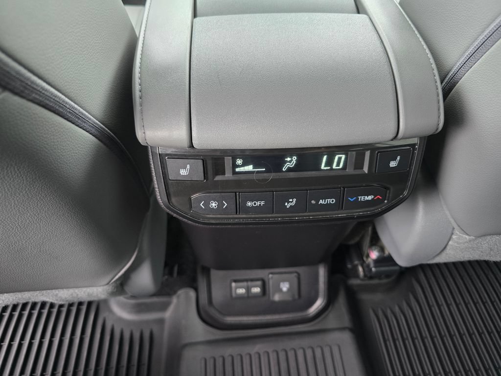 Used 2023 Toyota Highlander Platinum AWD/4WD image 27