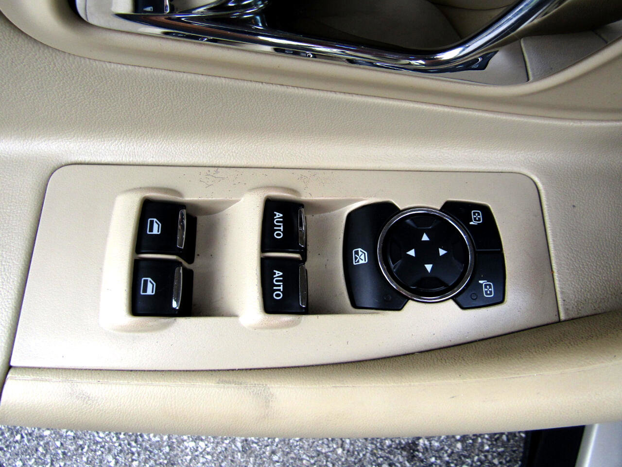 Used 2017 Ford Taurus Limited image 11