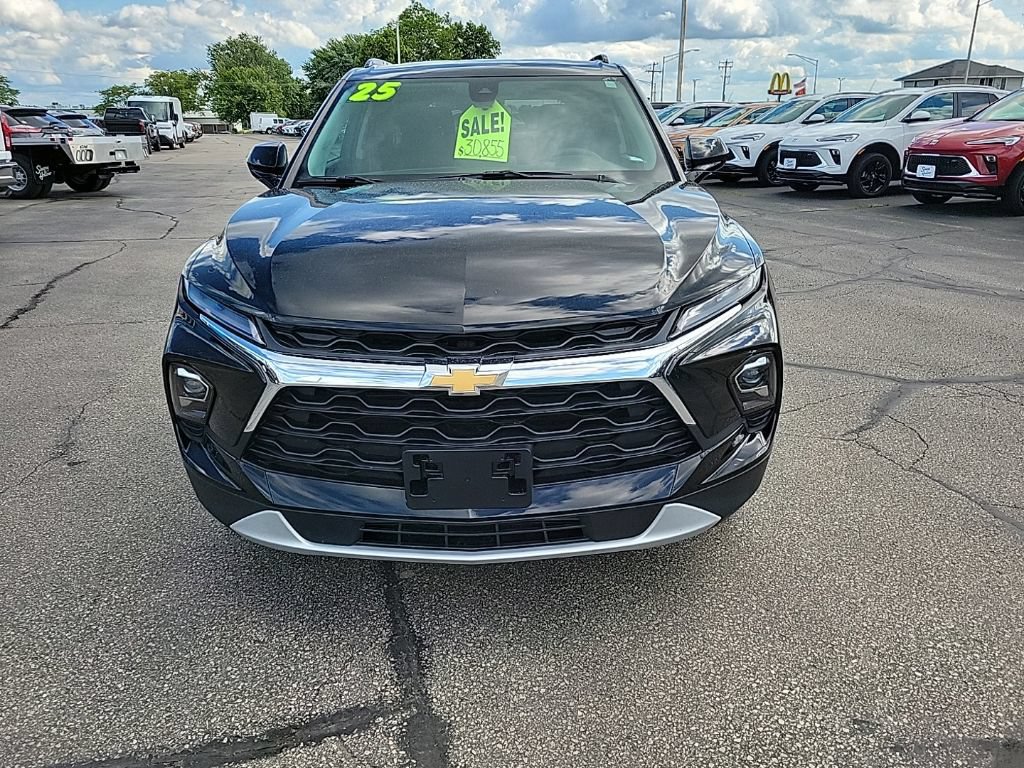 Used 2025 Chevrolet Blazer LT w/ Convenience Package AWD/4WD image 2