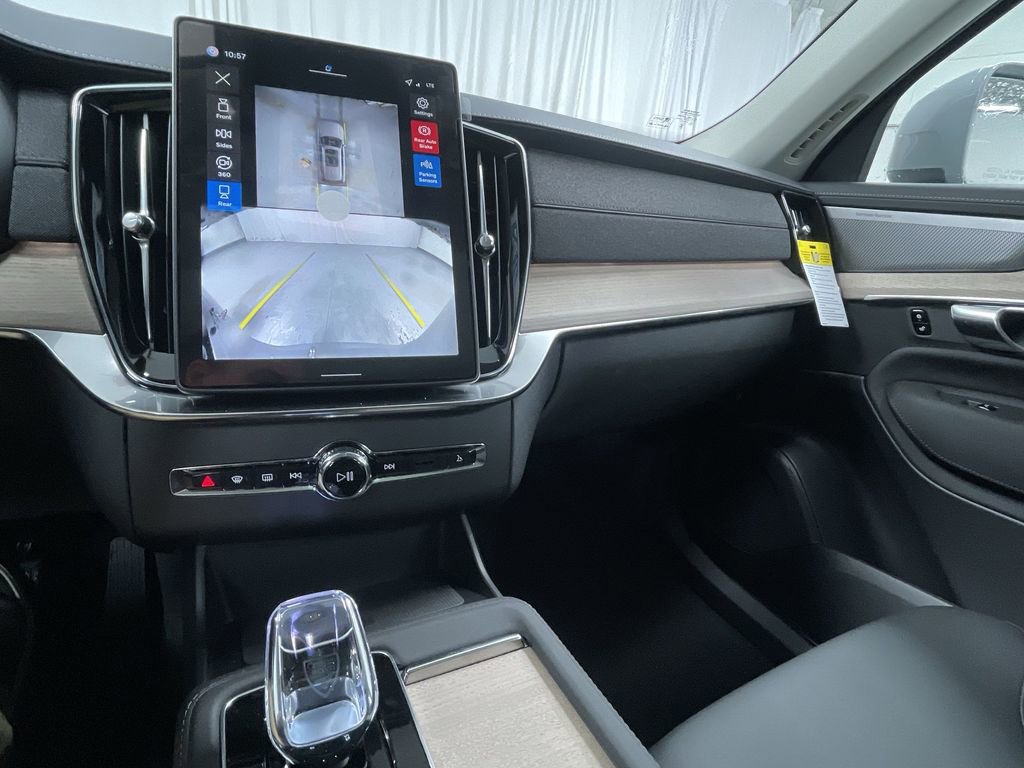 New 2026 Volvo XC90 B6 Plus w/ Protection Package Premier image 7