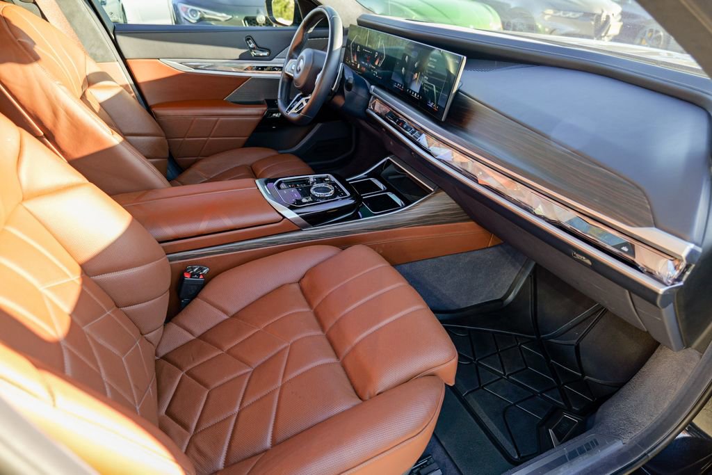 Used 2023 BMW 760i xDrive w/ Executive Package AWD/4WD image 37