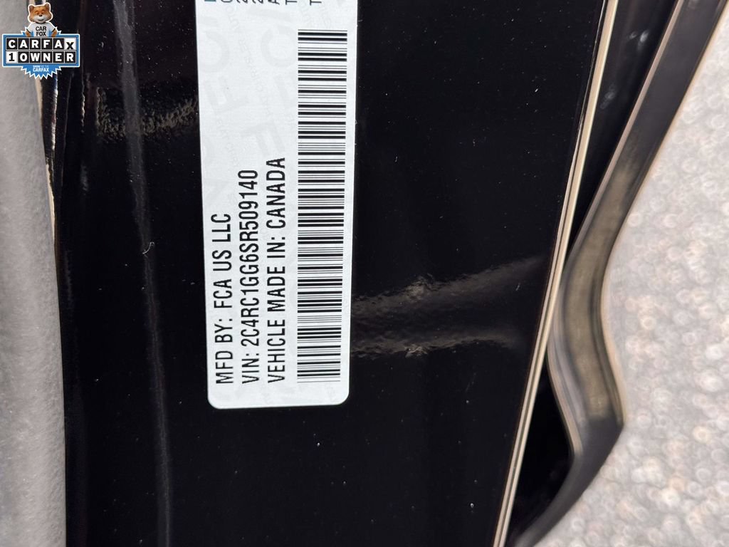Used 2025 Chrysler Pacifica Limited FWD image 17
