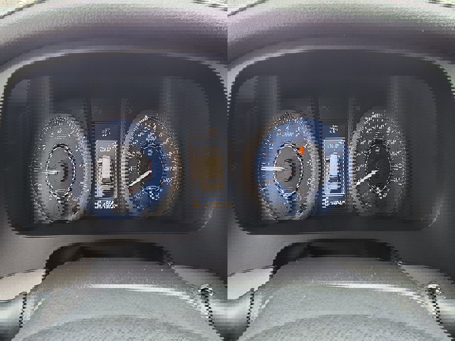 Used 2015 Toyota Sienna XLE w/ XLE Navigation Package image 10