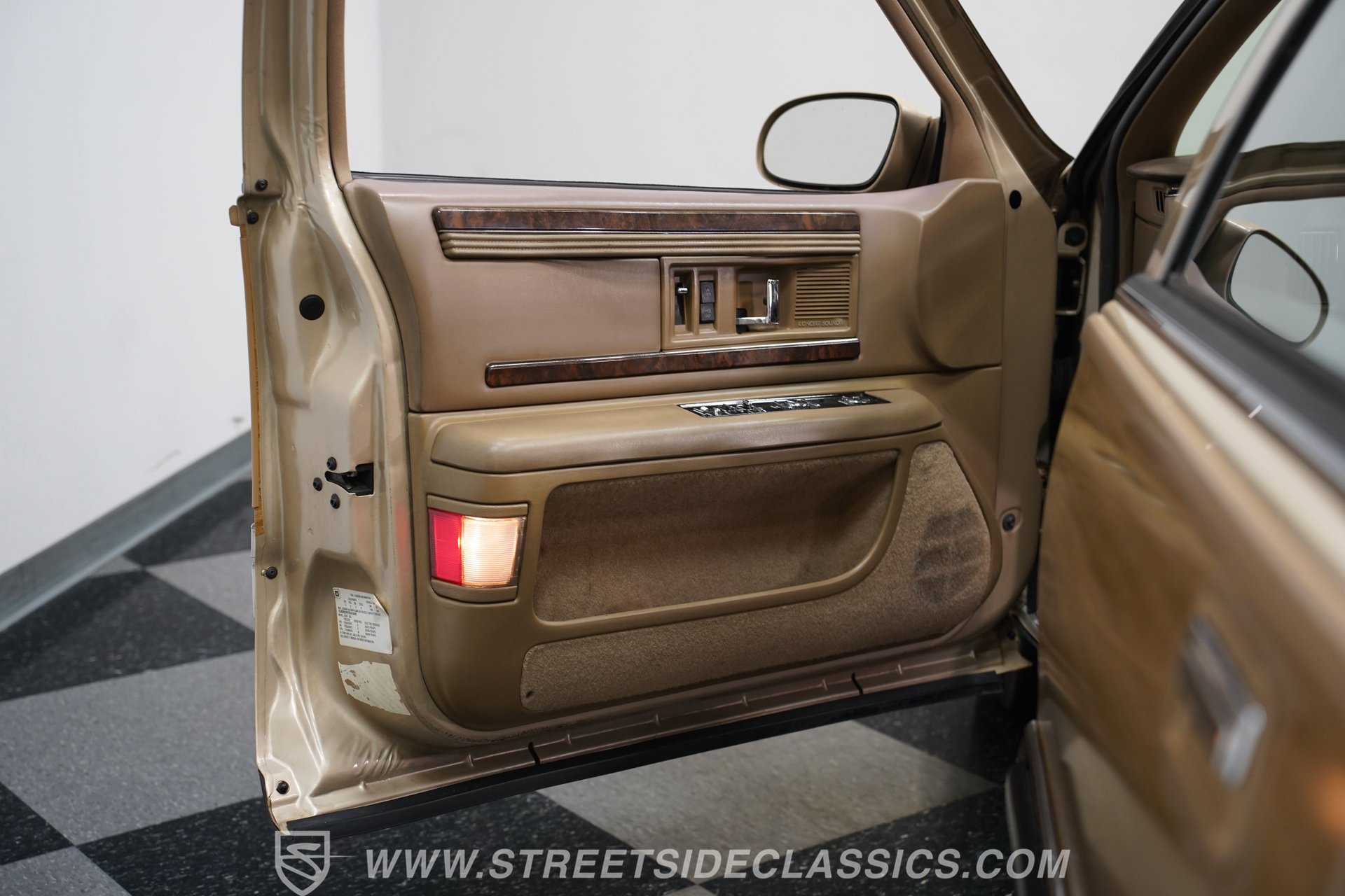 Used 1996 Buick Roadmaster Estate RWD image 37