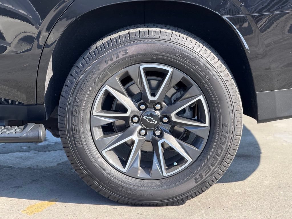 Used 2021 Chevrolet Tahoe Z71 w/ Z71 Signature Package AWD/4WD image 3