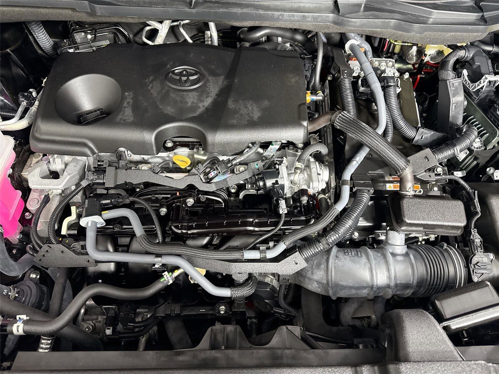 Certified 2024 Toyota Sienna XLE FWD image 40