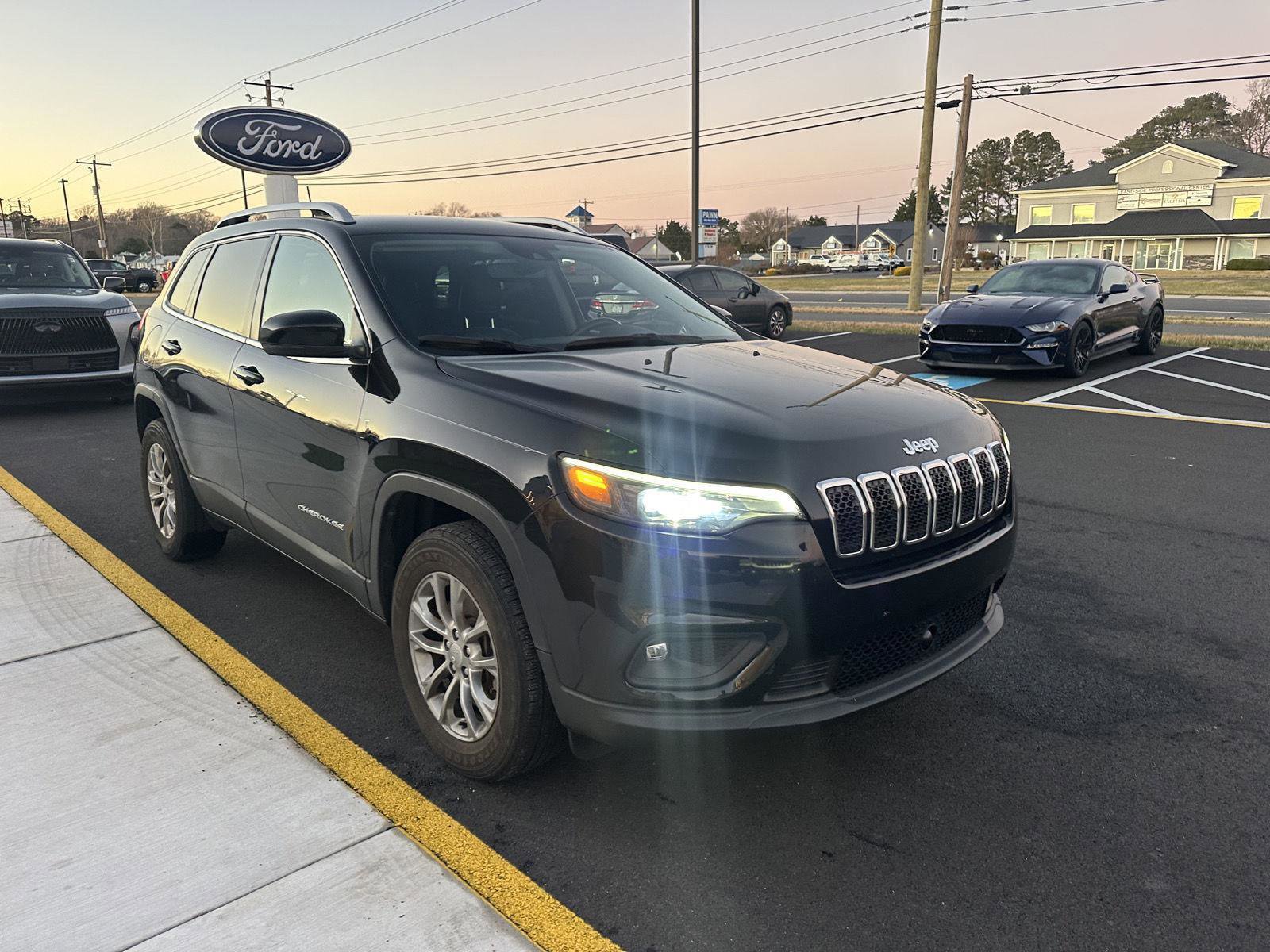 Used 2021 Jeep Cherokee Latitude Lux image 3
