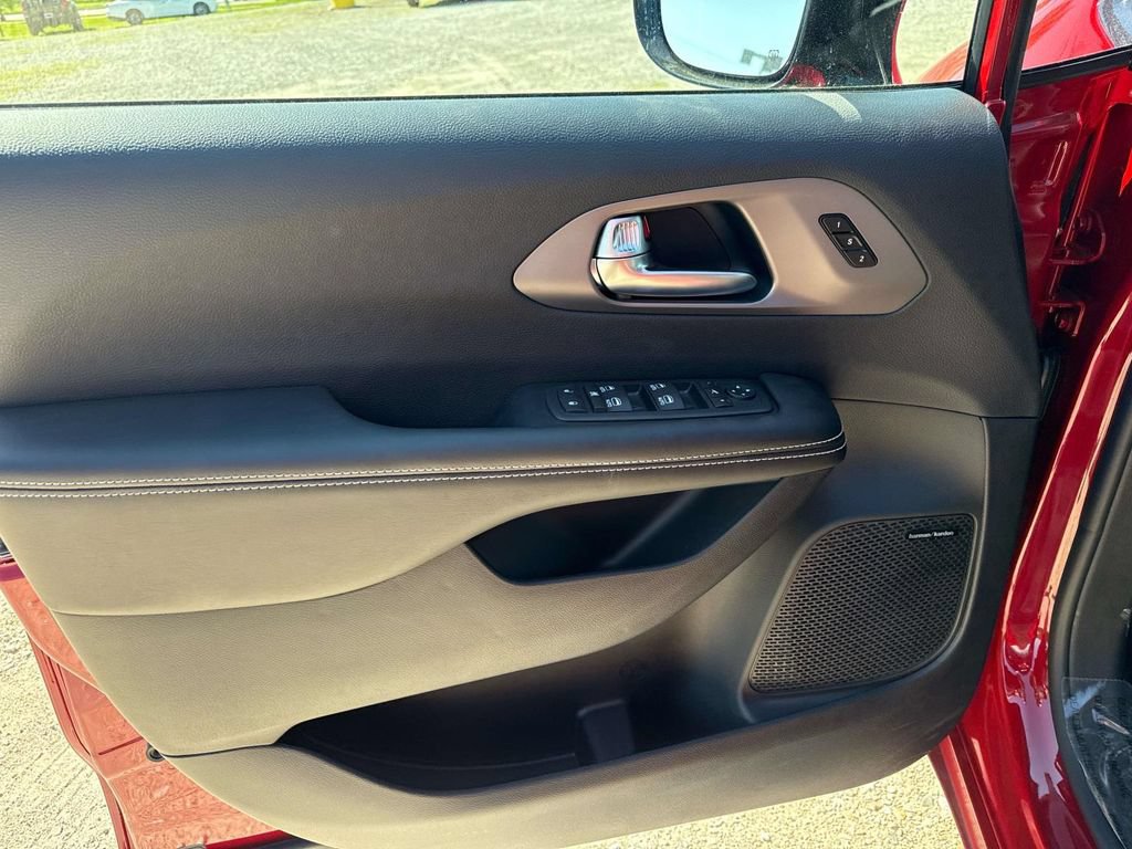 New 2027 Chrysler Pacifica Limited w/ S Appearance Package FWD image 13