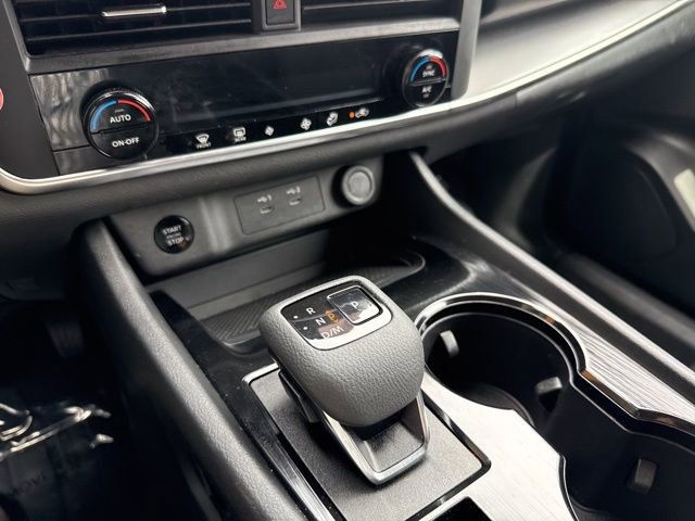 Used 2024 Nissan Rogue SV FWD image 19