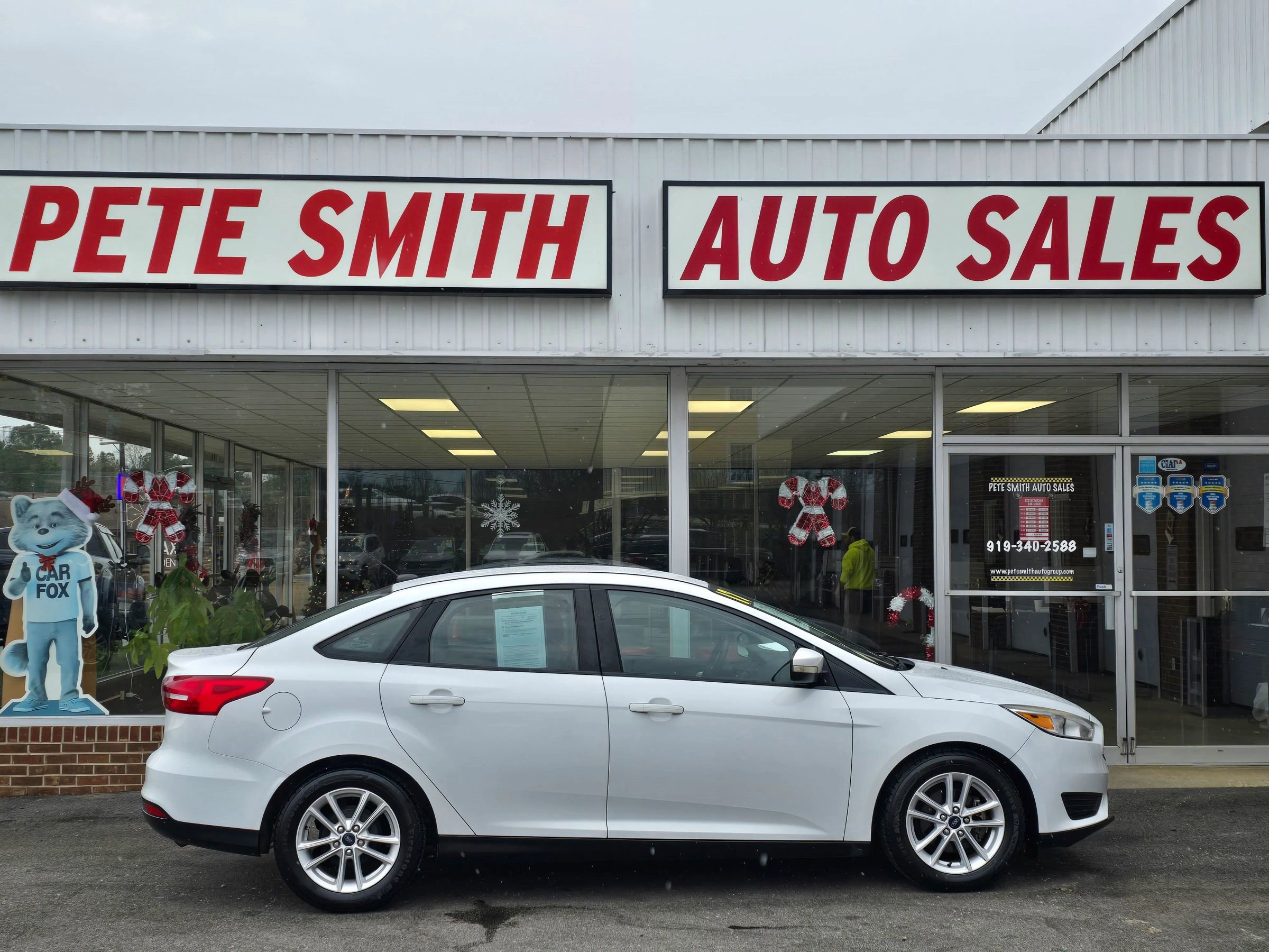 Used 2017 Ford Focus SE image 2