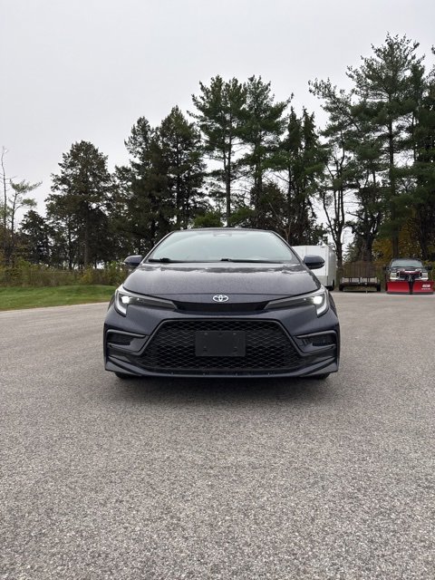 Used 2024 Toyota Corolla SE w/ SE Package image 3