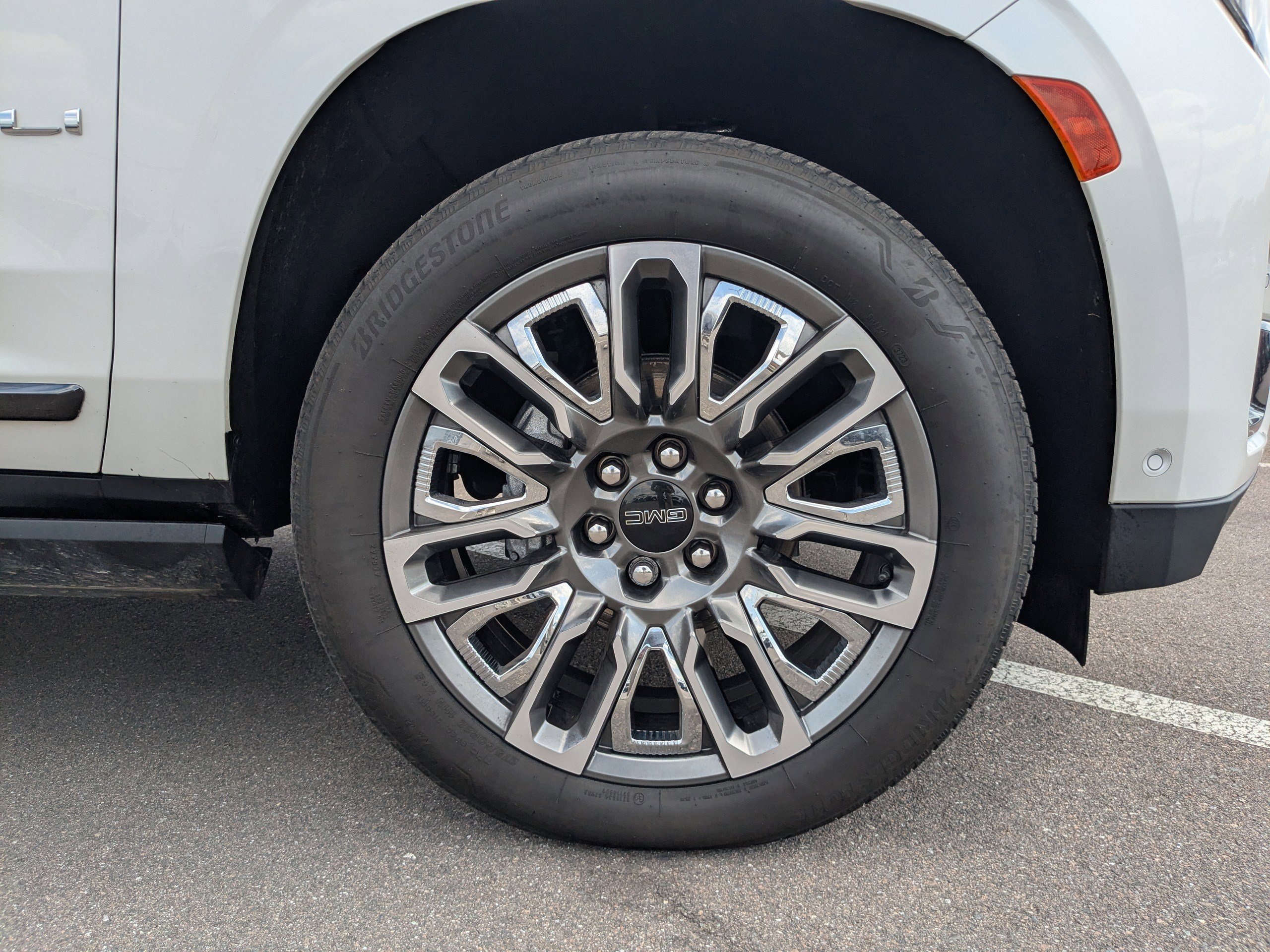 Used 2023 GMC Yukon XL Denali Ultimate image 10