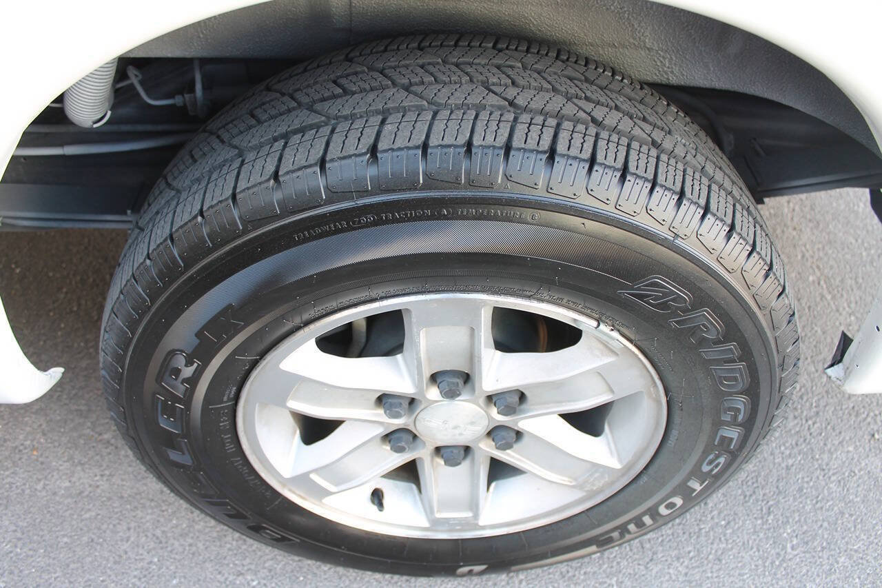 Used 2004 Chevrolet Express 1500 RWD image 41