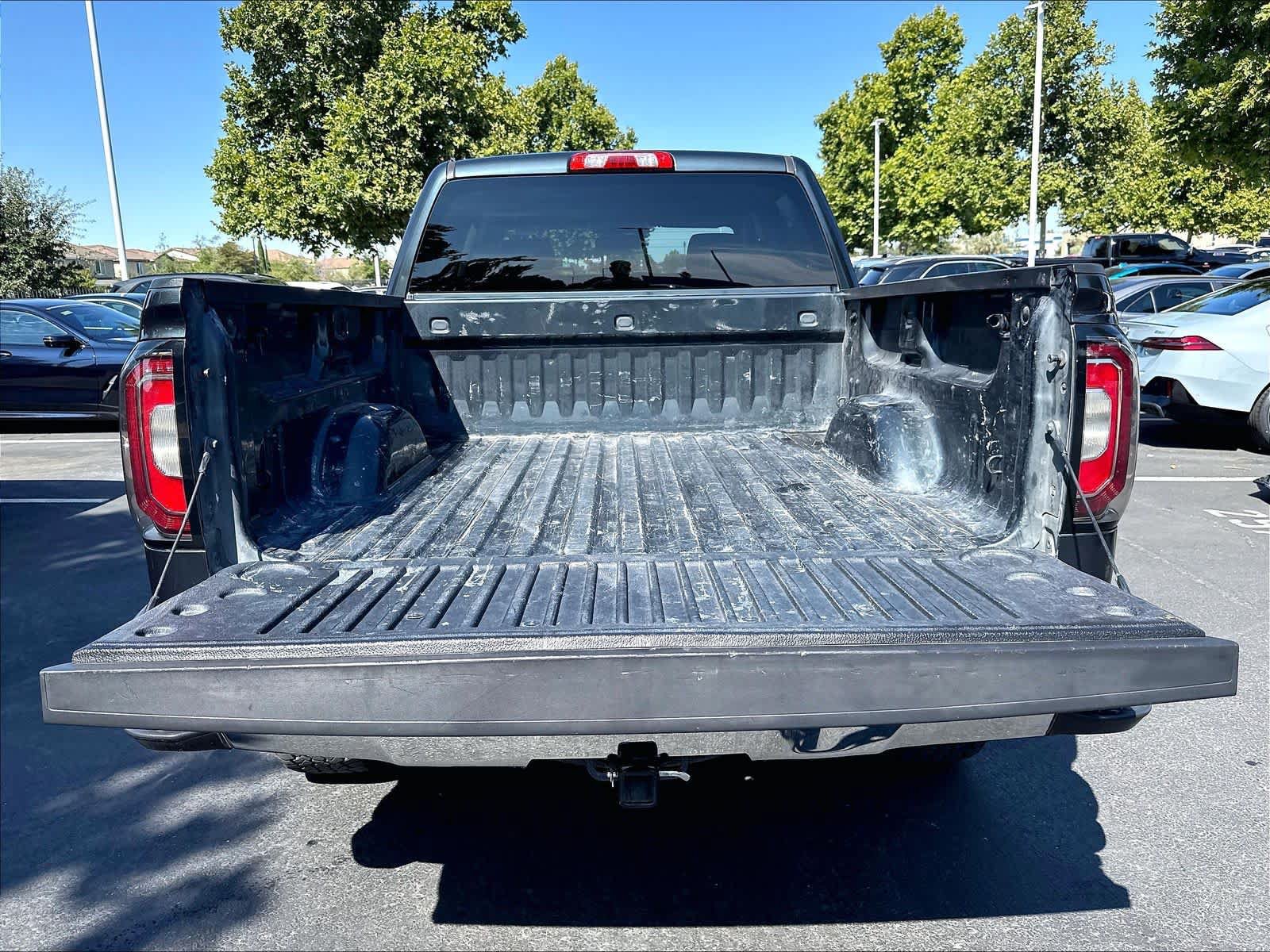 Used 2018 GMC Sierra 1500 SLT w/ SLT Premium Package AWD/4WD image 10