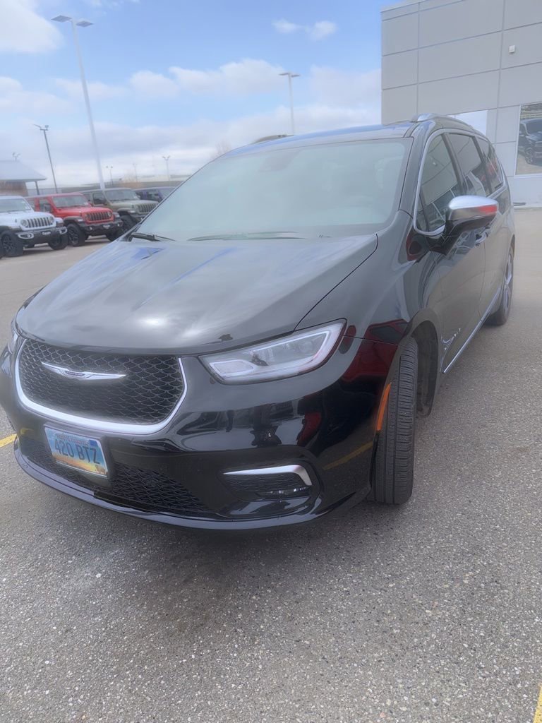 Used 2024 Chrysler Pacifica Pinnacle FWD image 4