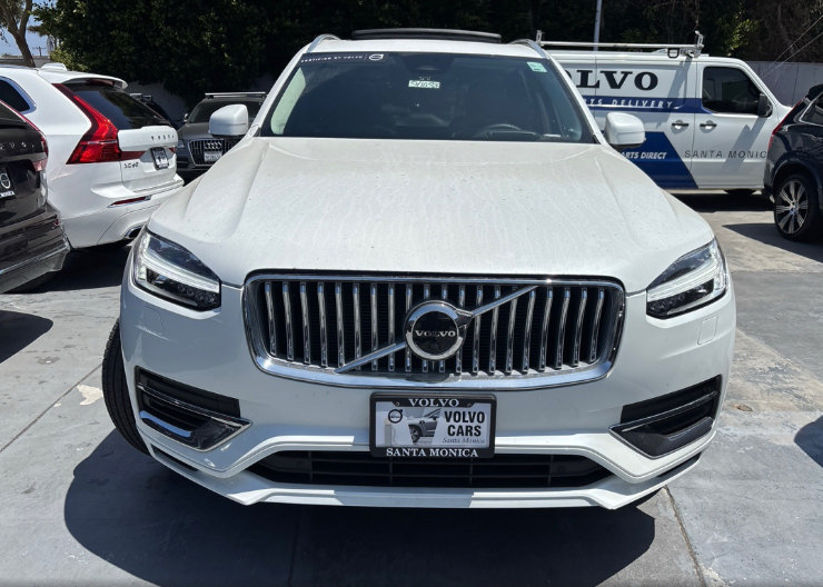 Used 2023 Volvo XC90 T8 Ultimate w/ Protection Package Premier AWD/4WD image 2