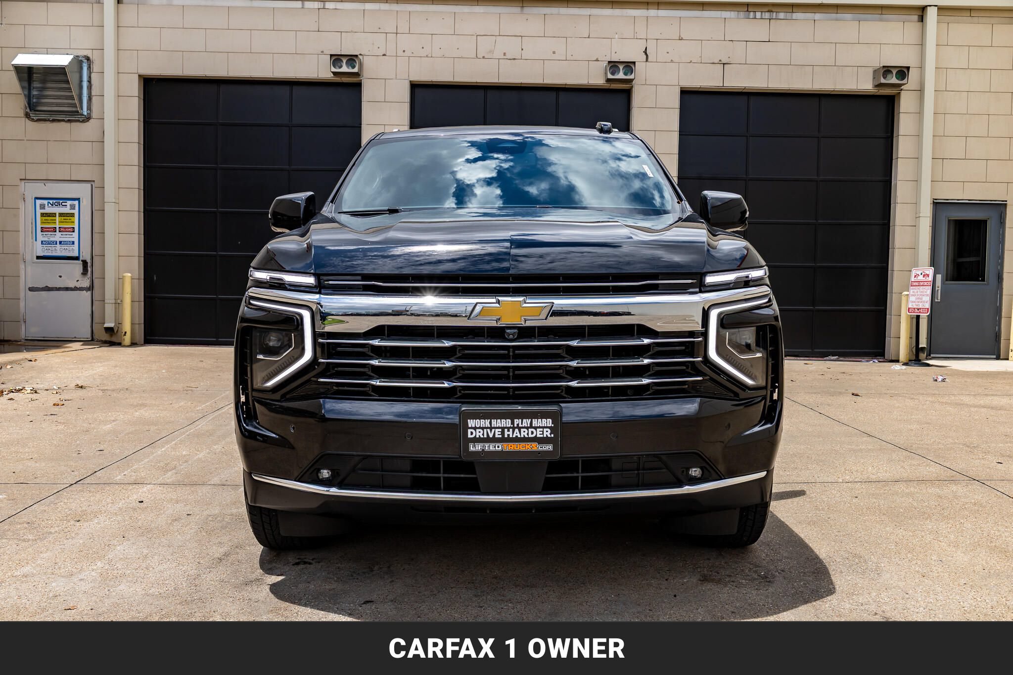 Used 2025 Chevrolet Tahoe LT w/ Comfort Package AWD/4WD image 3