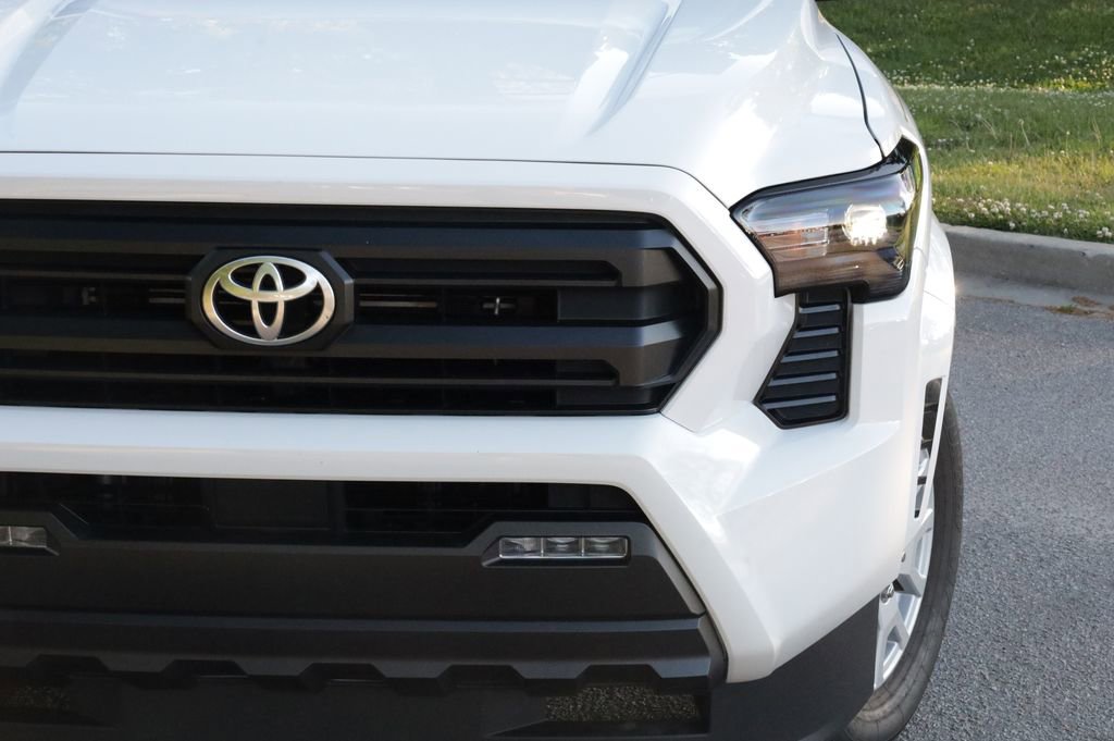 Used 2024 Toyota Tacoma SR5 RWD image 19