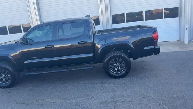 Used 2023 Toyota Tacoma SR5 w/ Technology Package AWD/4WD image 9