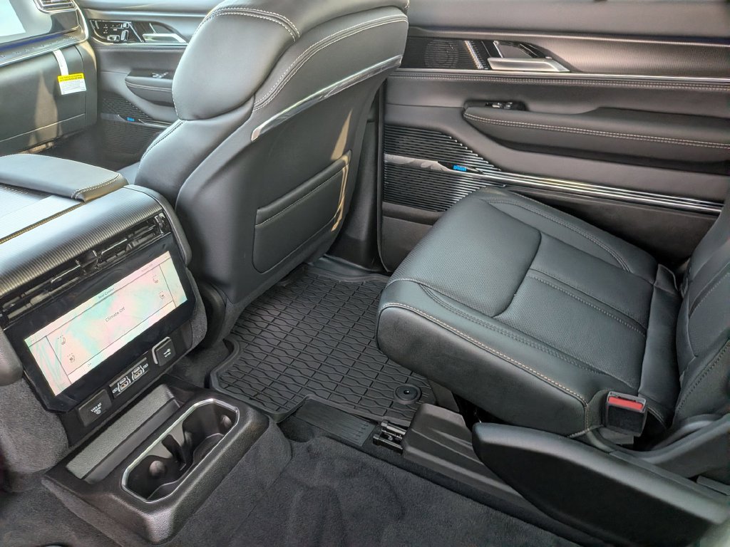 New 2026 Jeep Grand Wagoneer Summit w/ Premium Group III AWD/4WD image 35