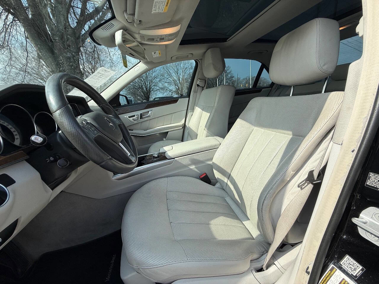 Used 2014 Mercedes-Benz E 550 4MATIC Sedan image 24