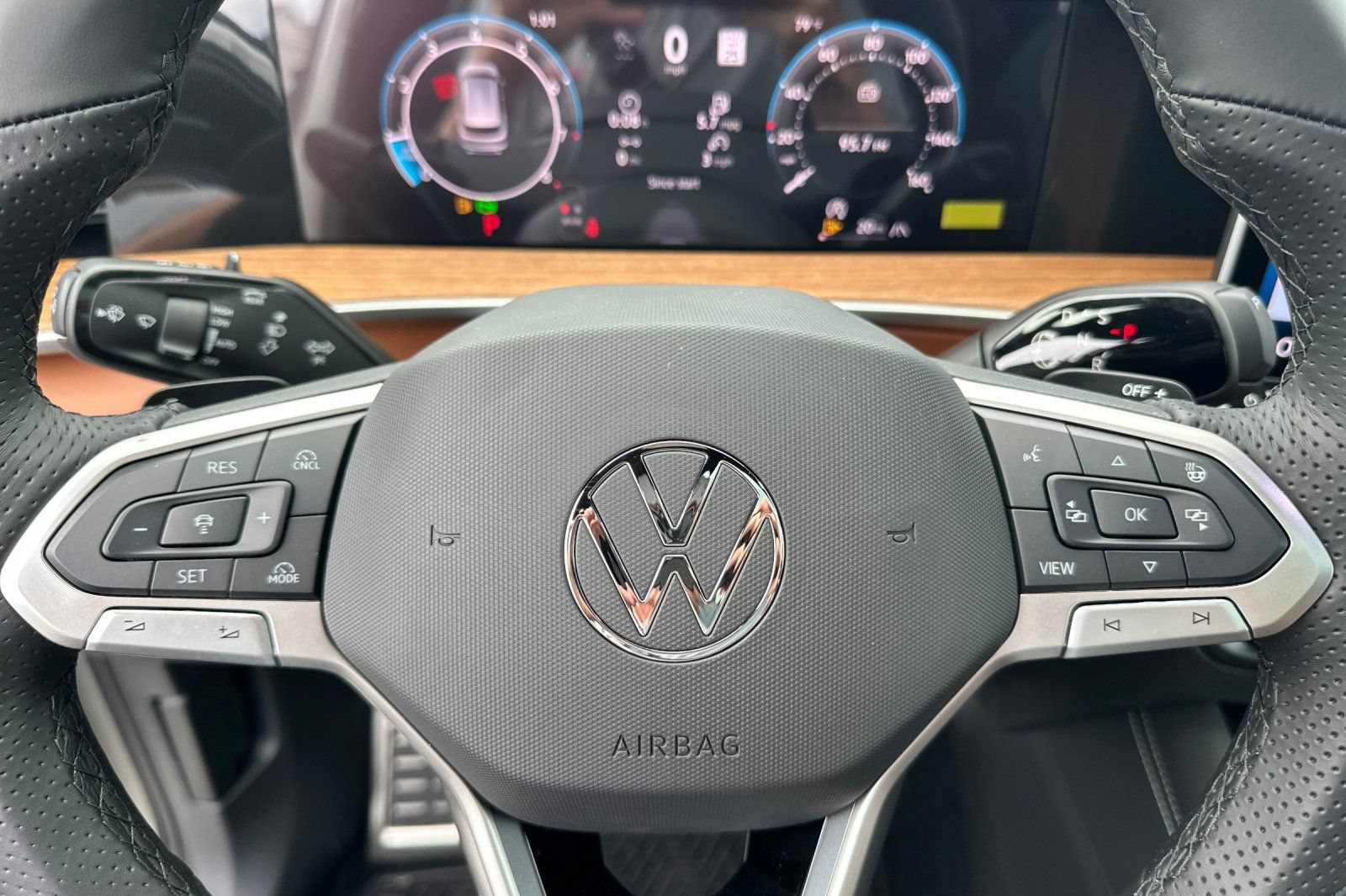 New 2026 Volkswagen Tiguan SEL R-Line AWD/4WD image 24