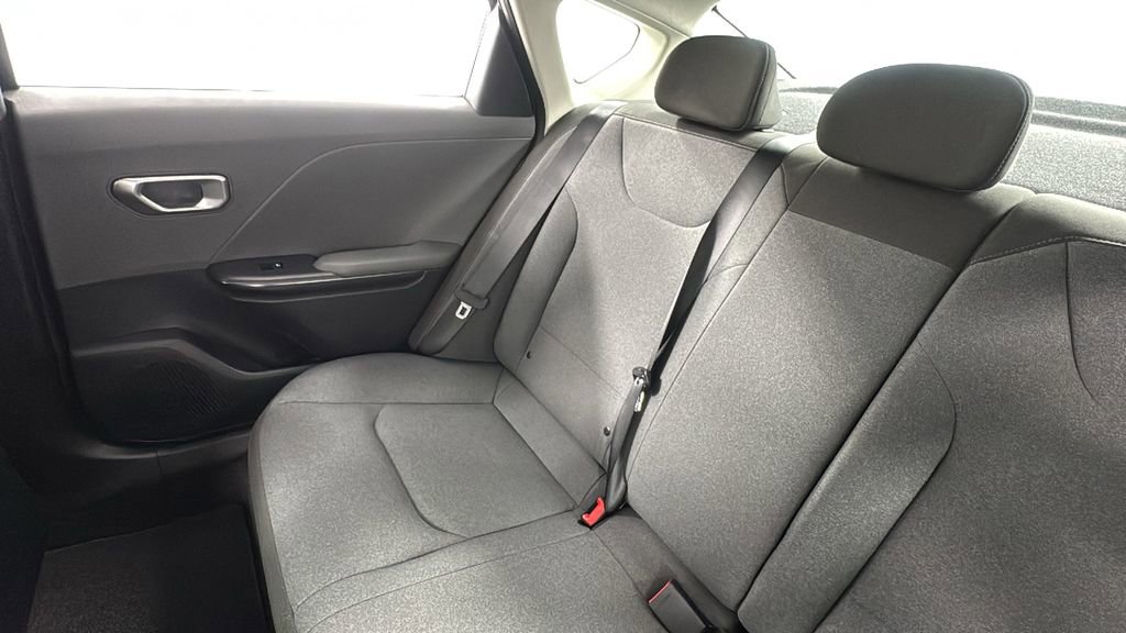 New 2025 Kia K4 LXS image 14