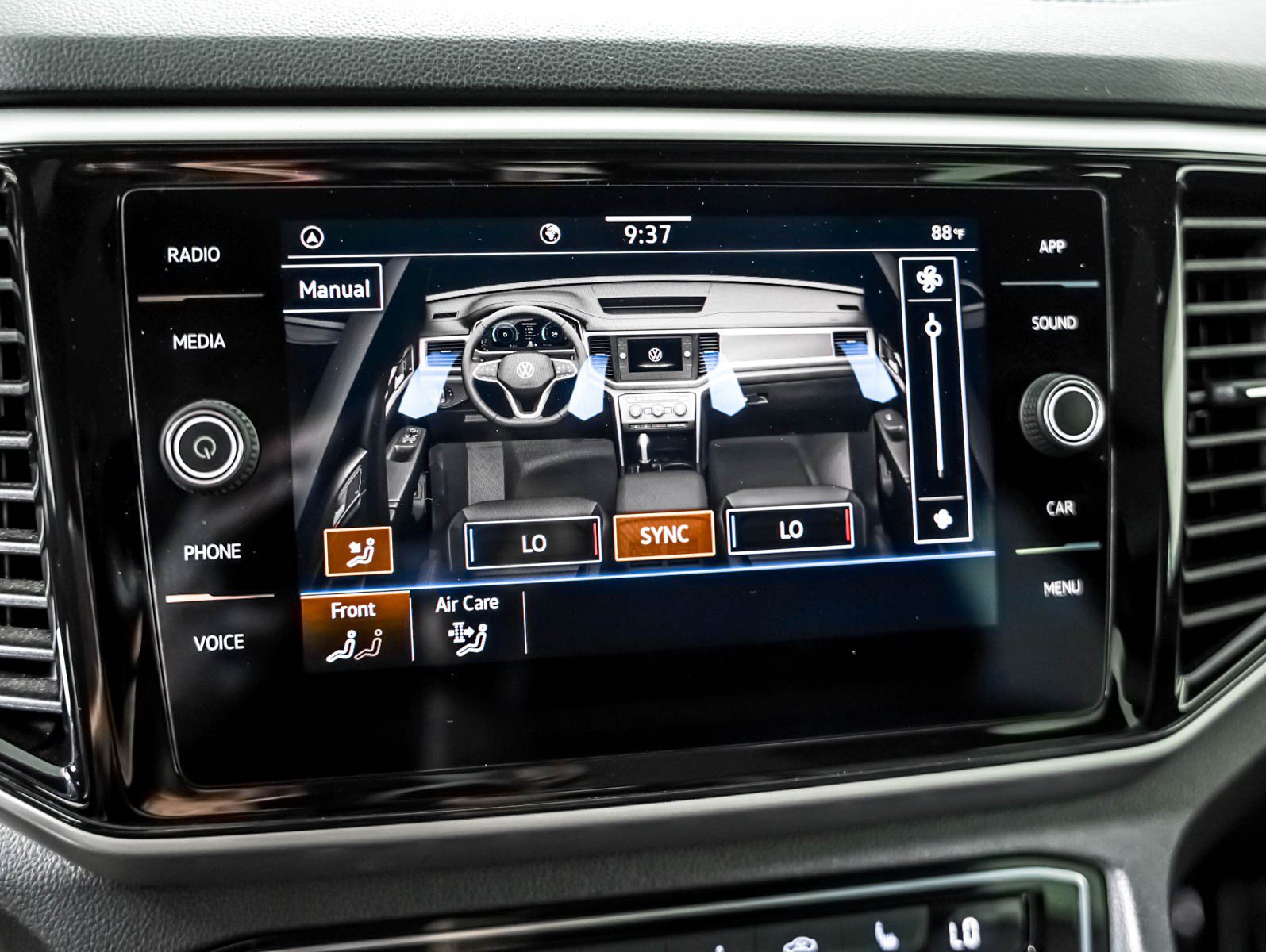 Used 2023 Volkswagen Atlas Cross Sport SE w/ Panoramic Sunroof Package FWD image 18