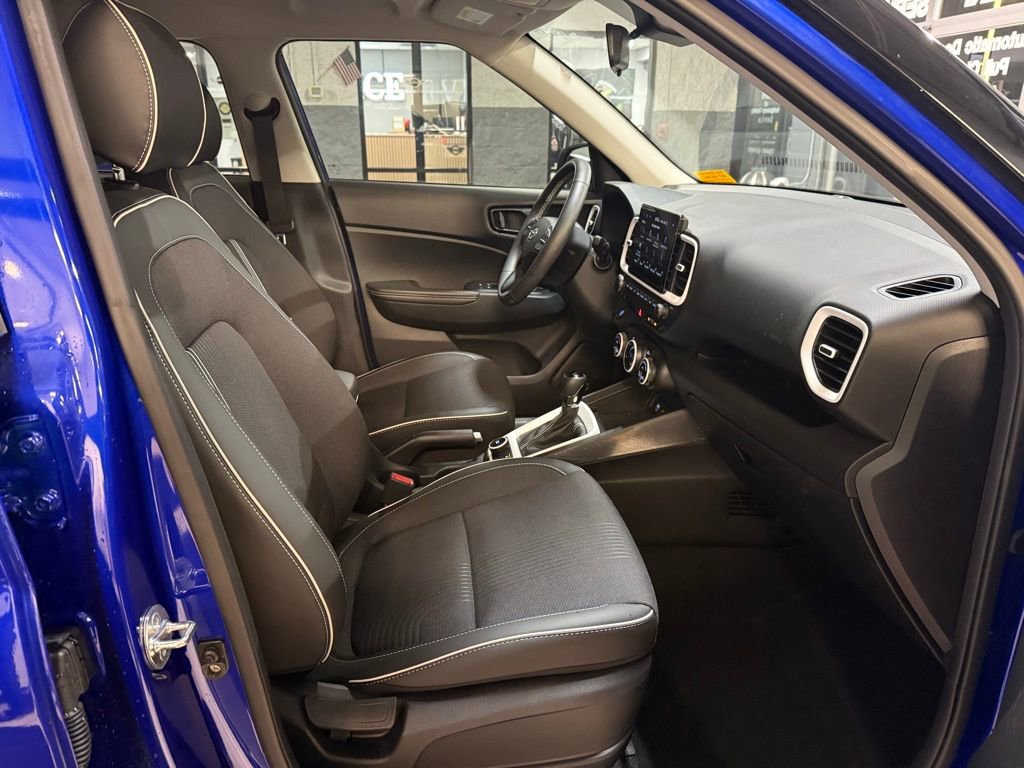 Used 2024 Hyundai Venue Limited image 33