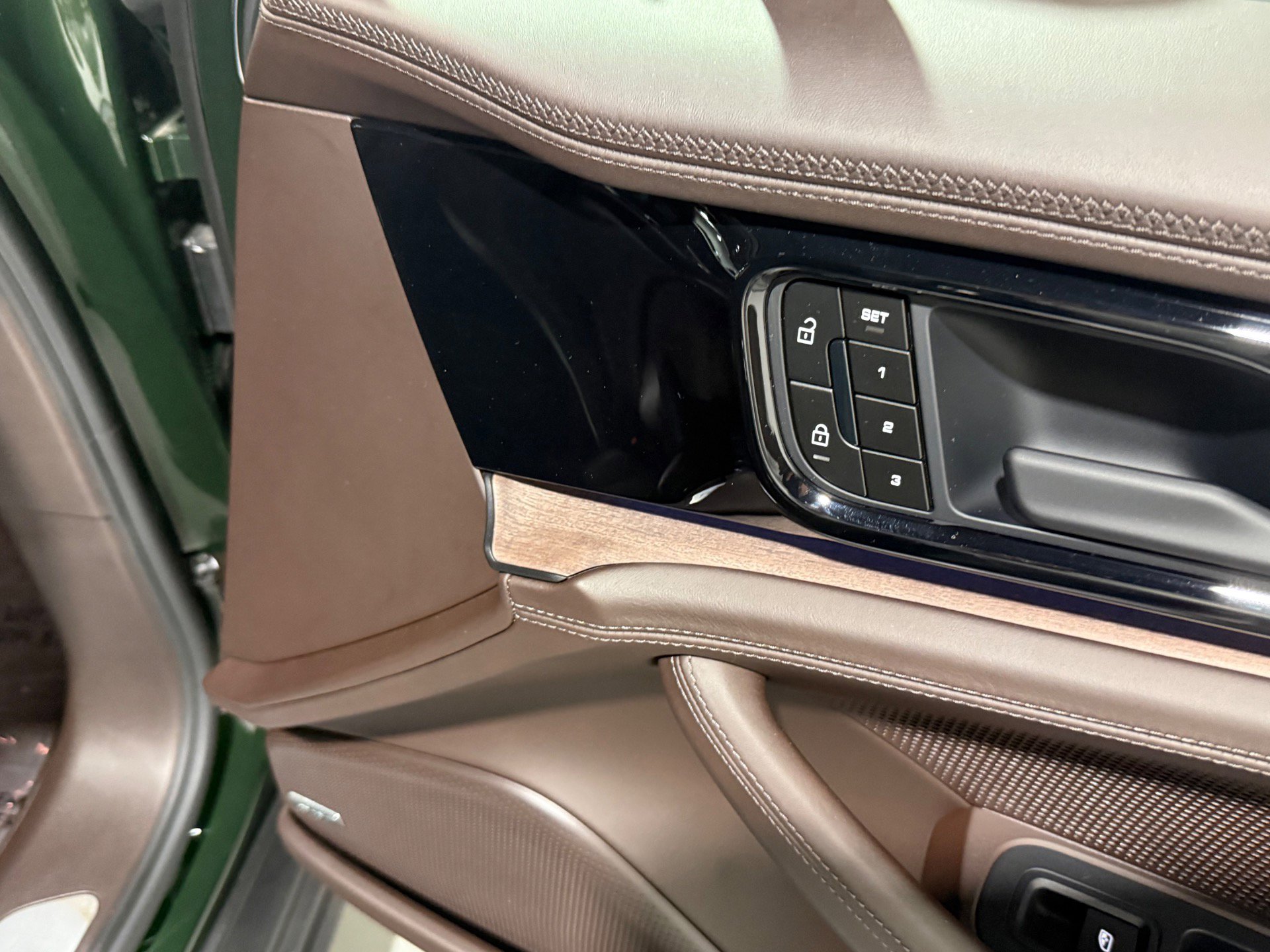 Used 2025 Porsche Panamera 4 image 58