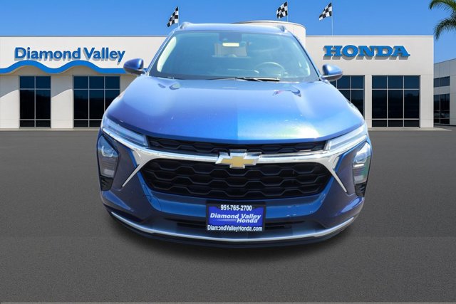 Used 2024 Chevrolet Trax LT FWD image 2