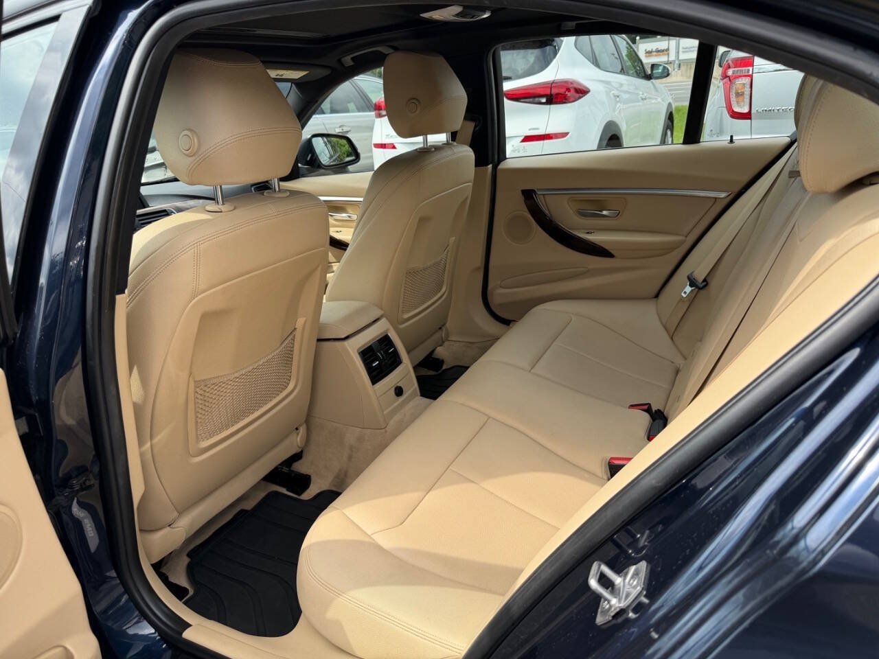 Used 2016 BMW 328i Sedan RWD image 9