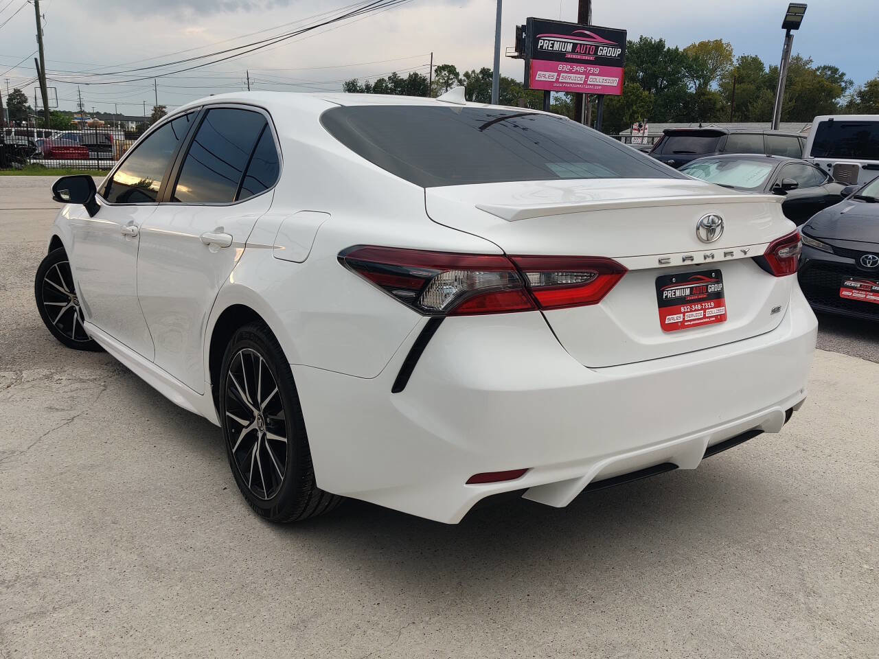 Used 2023 Toyota Camry SE w/ Convenience Package FWD image 16