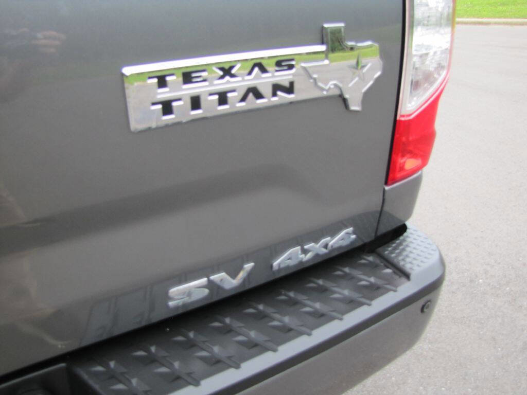 Used 2017 Nissan Titan SV AWD/4WD image 28