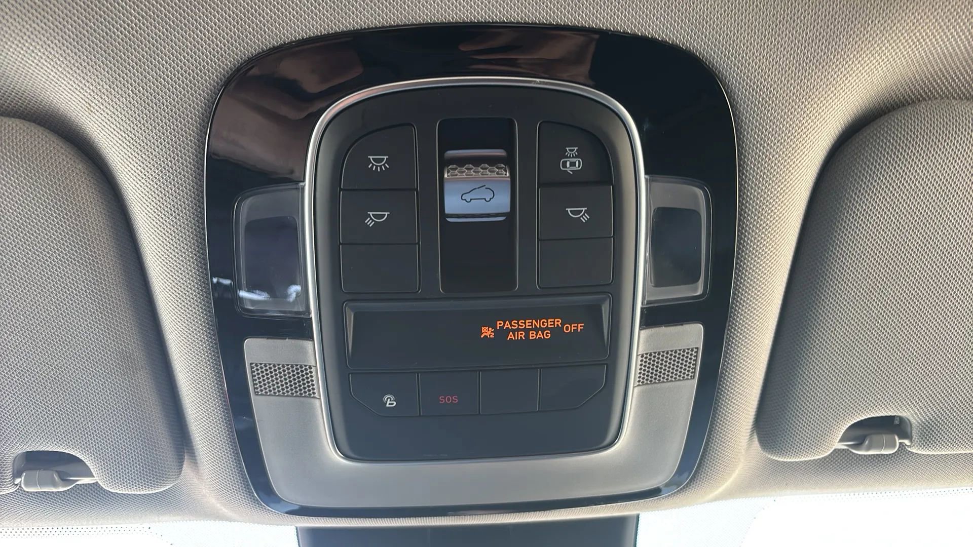 Used 2021 Hyundai Santa Fe SEL Premium w/ Cargo Package AWD/4WD image 14