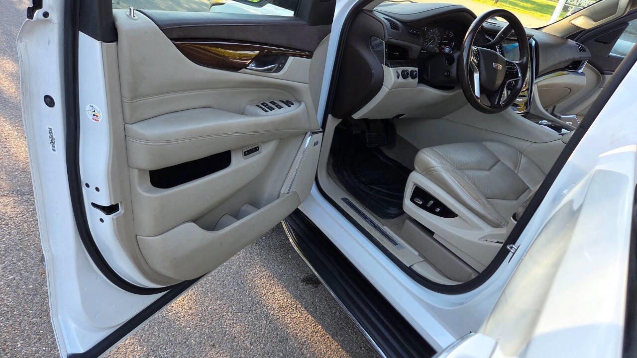 Used 2017 Cadillac Escalade Luxury AWD/4WD image 30