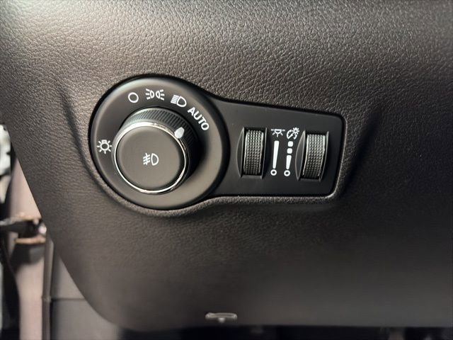Used 2024 Jeep Compass Limited image 16