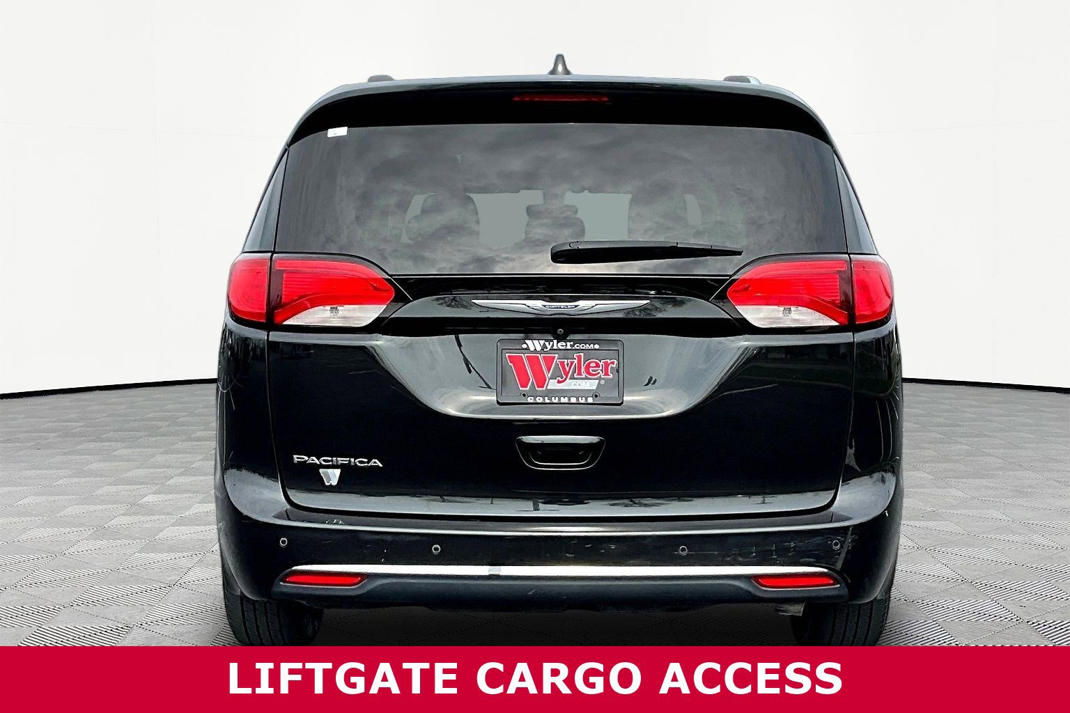 Used 2018 Chrysler Pacifica Touring-L image 5