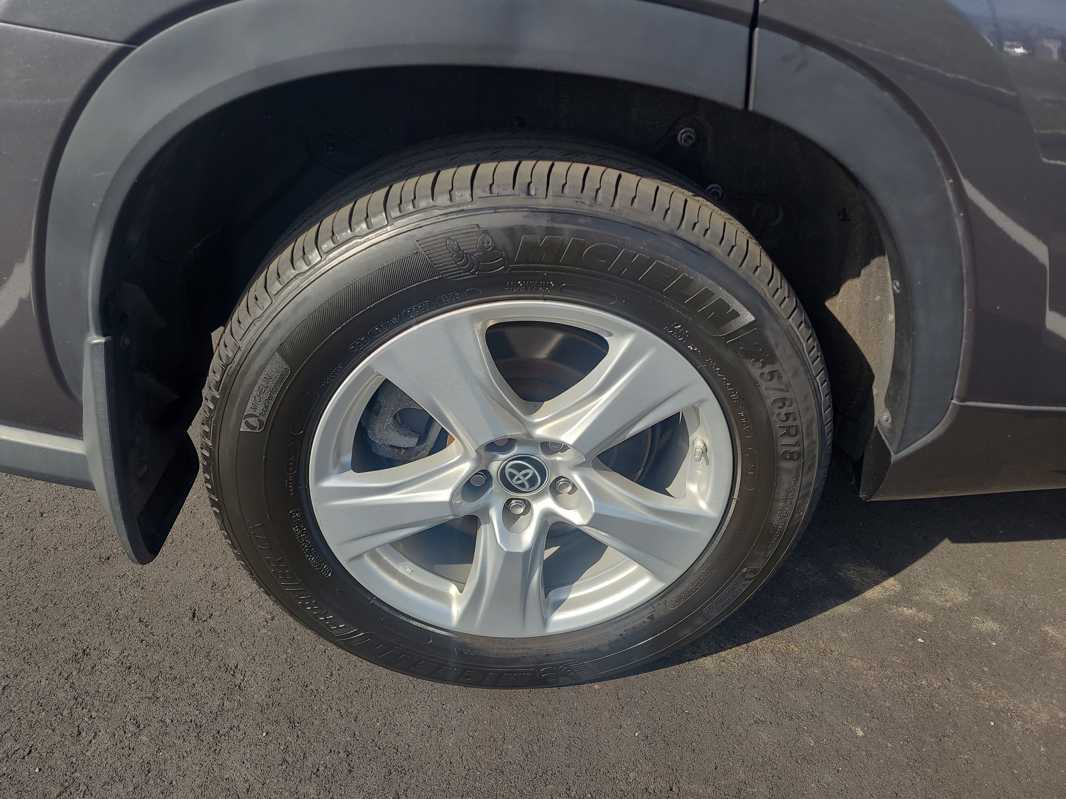 Used 2023 Toyota Highlander L AWD/4WD image 12