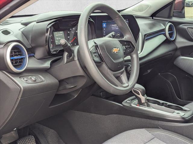 Used 2025 Chevrolet Trax LS w/ LS Convenience Package FWD image 9