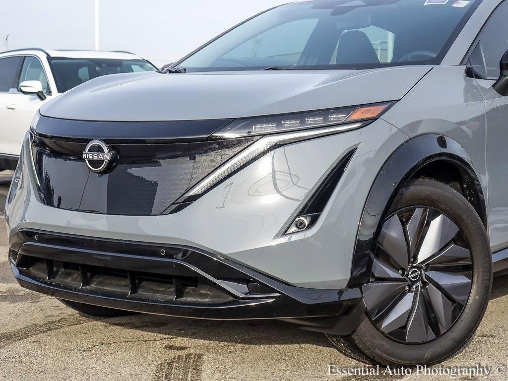 Used 2023 Nissan Ariya AWD image 3